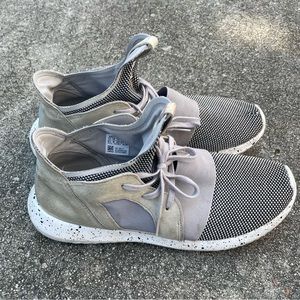 Adidas Tubular Defiant Running Shoes Athleic Sneakers Womens Size 9 1/2